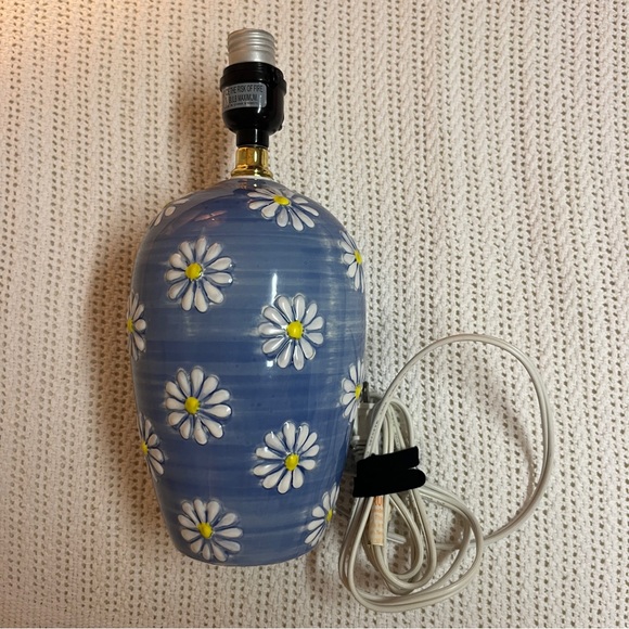 Daisy 🌼 Lamp - Picture 3 of 10